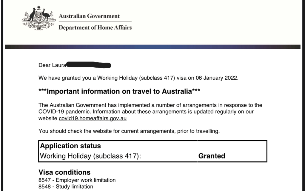 photo d'un fichier PDF comportant la réponse de l'immigration australienne sur le statut de notre première demande de working holiday visa ou visa PVT : statut qui est en "demande accepté"